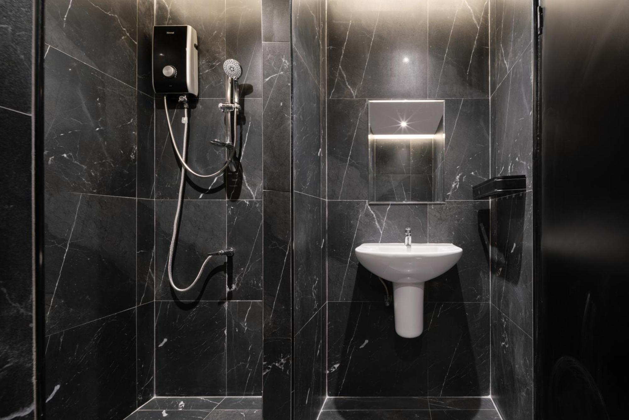 G Boutique Silom Hotel Bangkok Luaran gambar